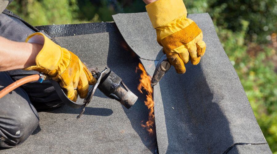 Professional gutter cleaning in Chatsworth, IL